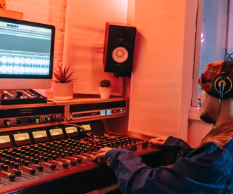 مزيل الضوضاء الخلفية المجاني عبر الإنترنت - Audio Cleaner AI مزيل الضوضاء الخلفية المجاني عبر الإنترنت - Audio Cleaner AI