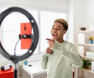 مزيل الضوضاء الخلفية المجاني عبر الإنترنت - Audio Cleaner AI مزيل الضوضاء الخلفية المجاني عبر الإنترنت - Audio Cleaner AI